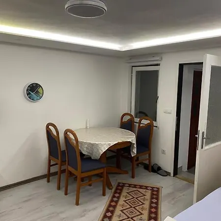 White River Apartment *